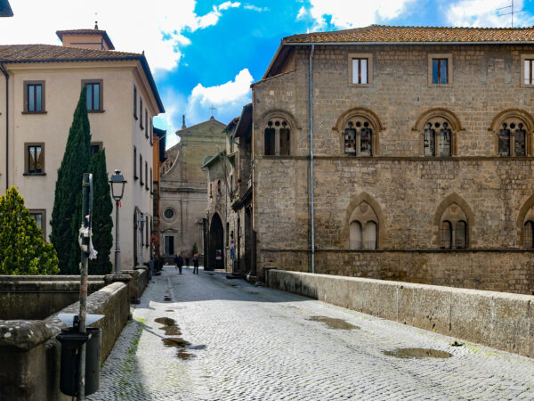 Viterbo, conclusi i lavori di riqualificazione di via Braccia di San Francesco