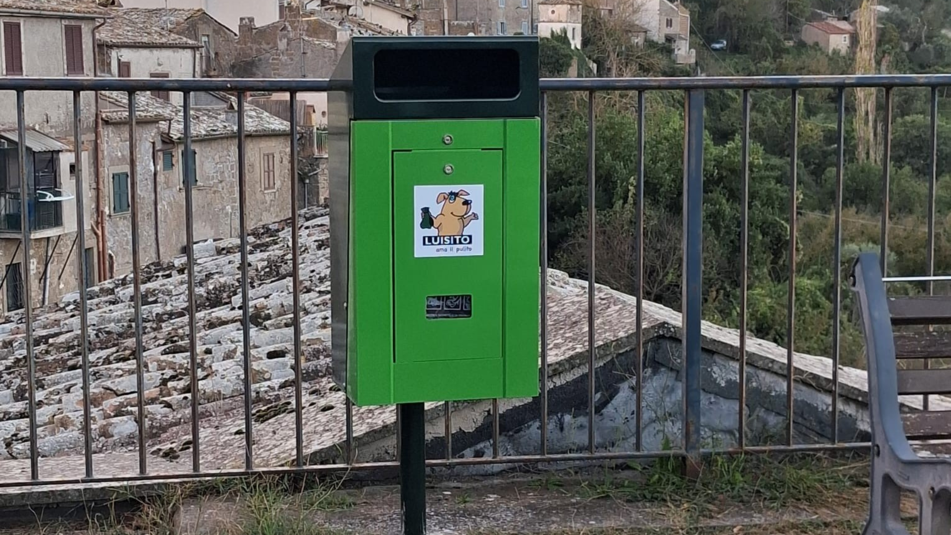 Nuovi cestini per la raccolta di escrementi canini a Bomarzo