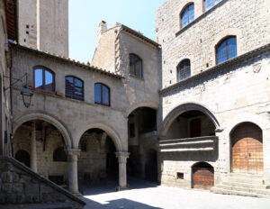 Palazzo degli Alessandri, nel quartiere San Pellegrino a Viterbo