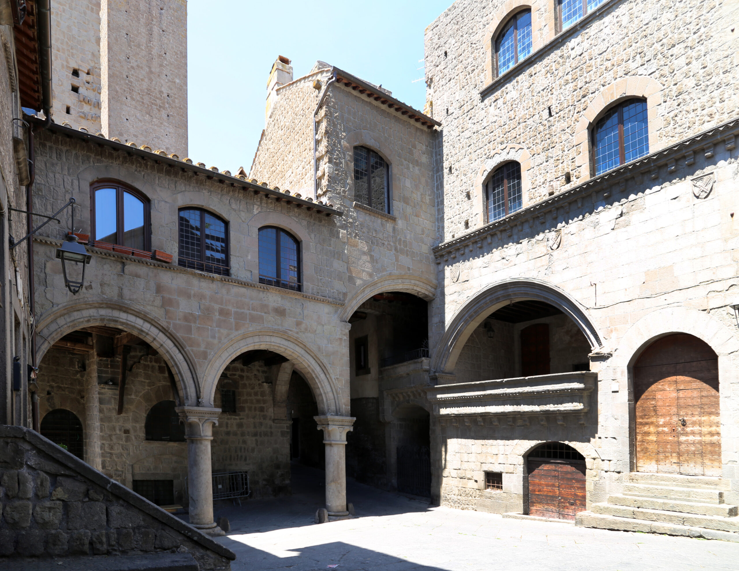 Palazzo degli Alessandri, nel quartiere San Pellegrino a Viterbo