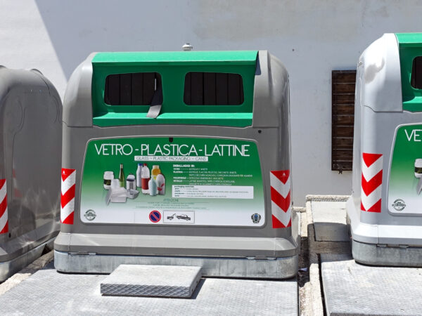 Rifiuti, approvato il piano fino al 2029: 12,9 milioni da coprire con la TARI e uno sconto del 25% per chi ha l’ISEE basso