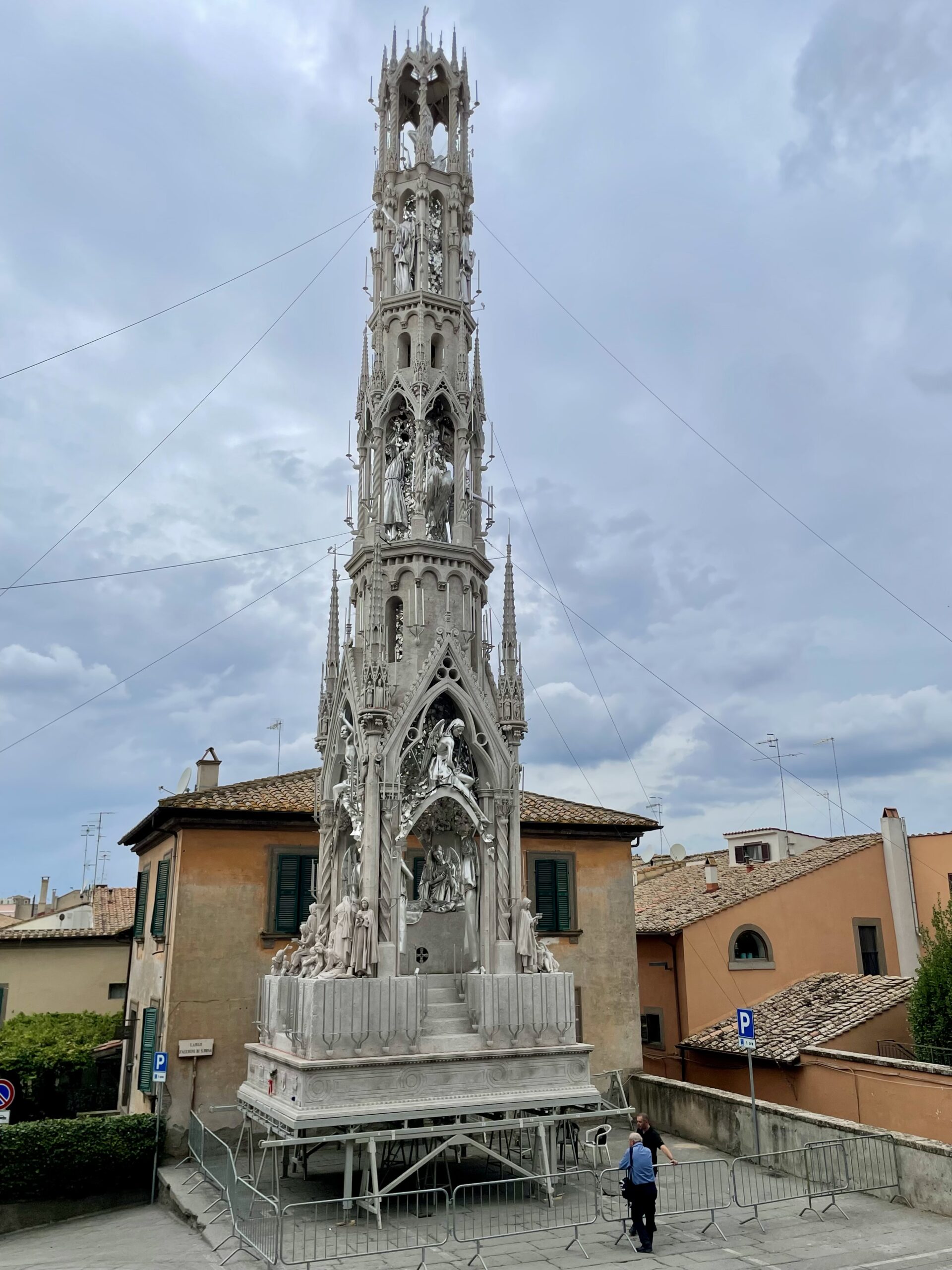 La Macchina di Santa Rosa illuminata