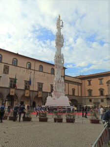 La Macchina di Santa Rosa modello Gloria in piazza