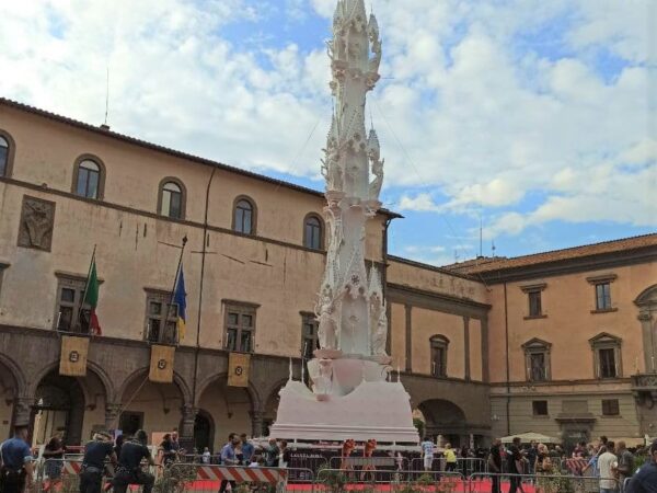 I Facchini di Santa Rosa: chi sono gli uomini che portano la Macchina a spalla