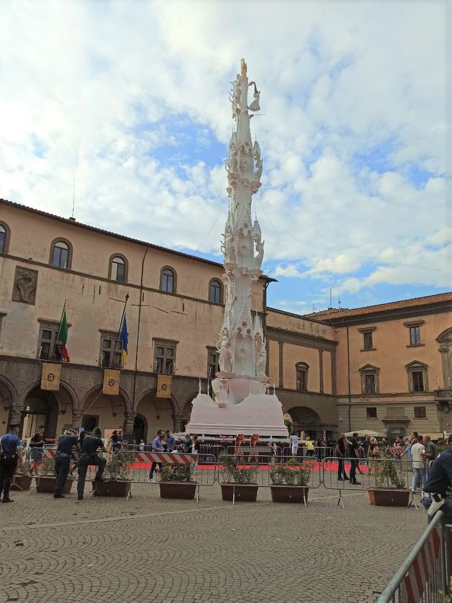 La Macchina di Santa Rosa modello Gloria in piazza