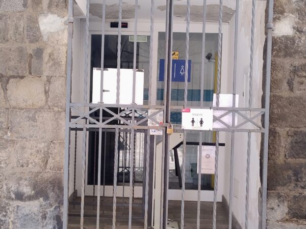 Bagni pubblici a Viterbo: pochi, e quei pochi sono chiusi da anni