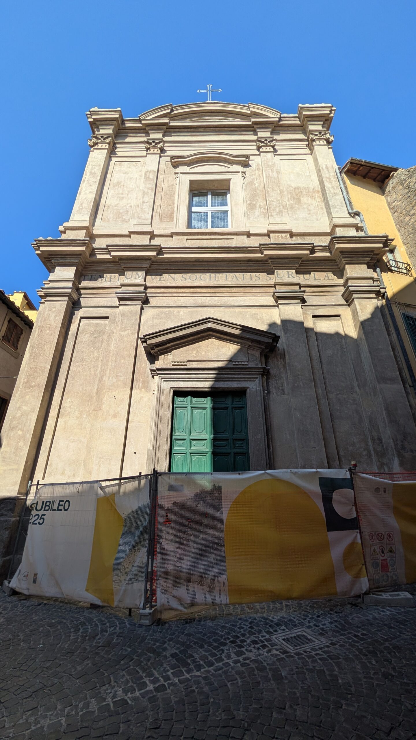 Facciata della chiesa di Sant'Orsola a Viterbo, cantiere del Giubileo 2025