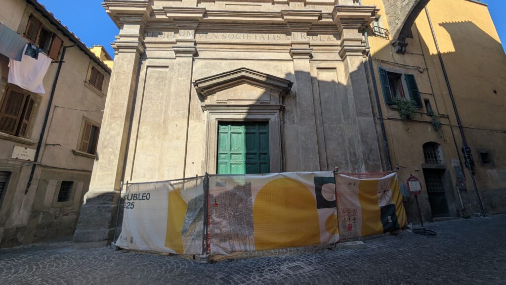 Facciata della chiesa di Sant'Orsola a Viterbo, cantiere del Giubileo 2025