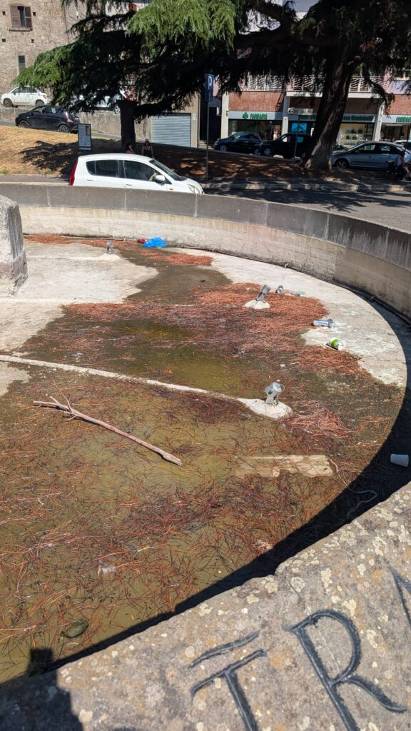 La fontana di piazza del Sacrario a Viterbo