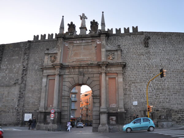 Strisce pedonali sbiadite in centro, da Porta Romana ad altre zone della città