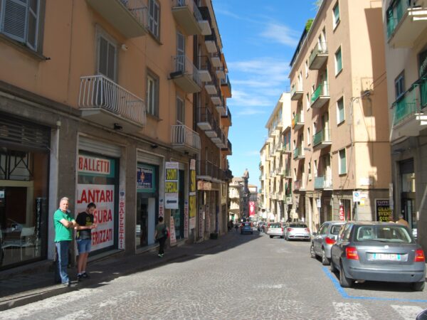 Divieti di sosta e strade chiuse per tre eventi, e al Poggino arriva l’obbligo di svolta a destra