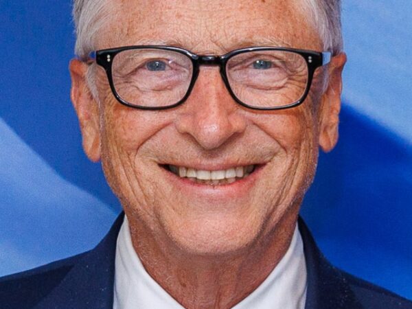 Bill Gates cambia idea sull’IA: «Sono sotto shock, sembro il primo a dire che è una follia»