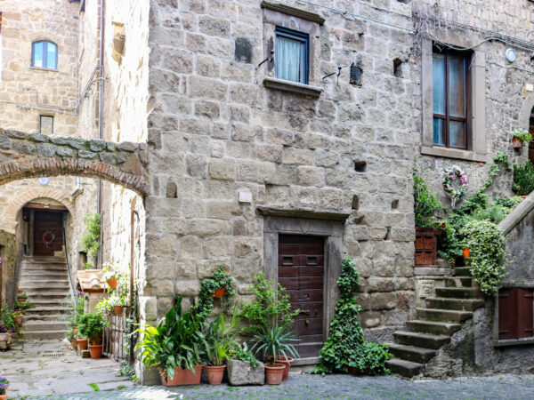 Il quartiere che sembra fermo al Medioevo