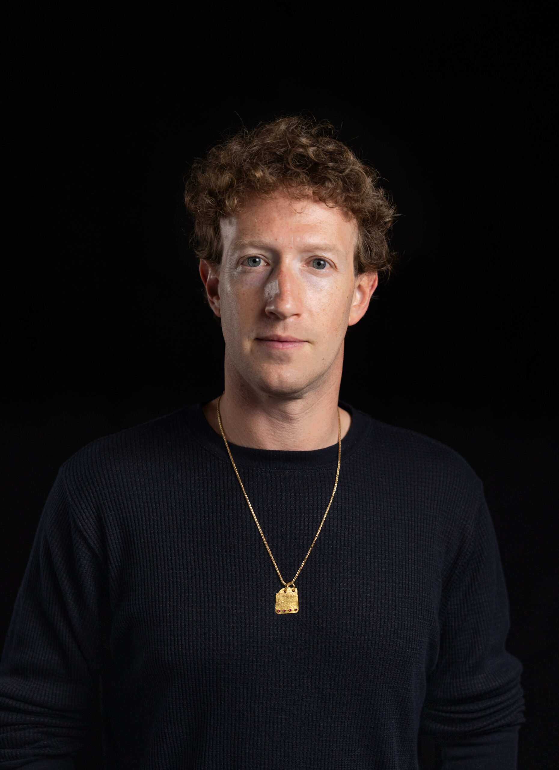 Ritratto di Mark Zuckerberg su sfondo scuro
