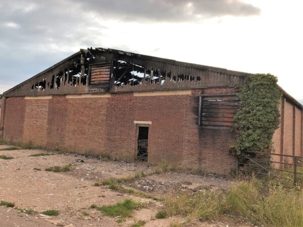 Incendio notturno devasta i capannoni dell’azienda agricola Camilli a Castel d’Asso
