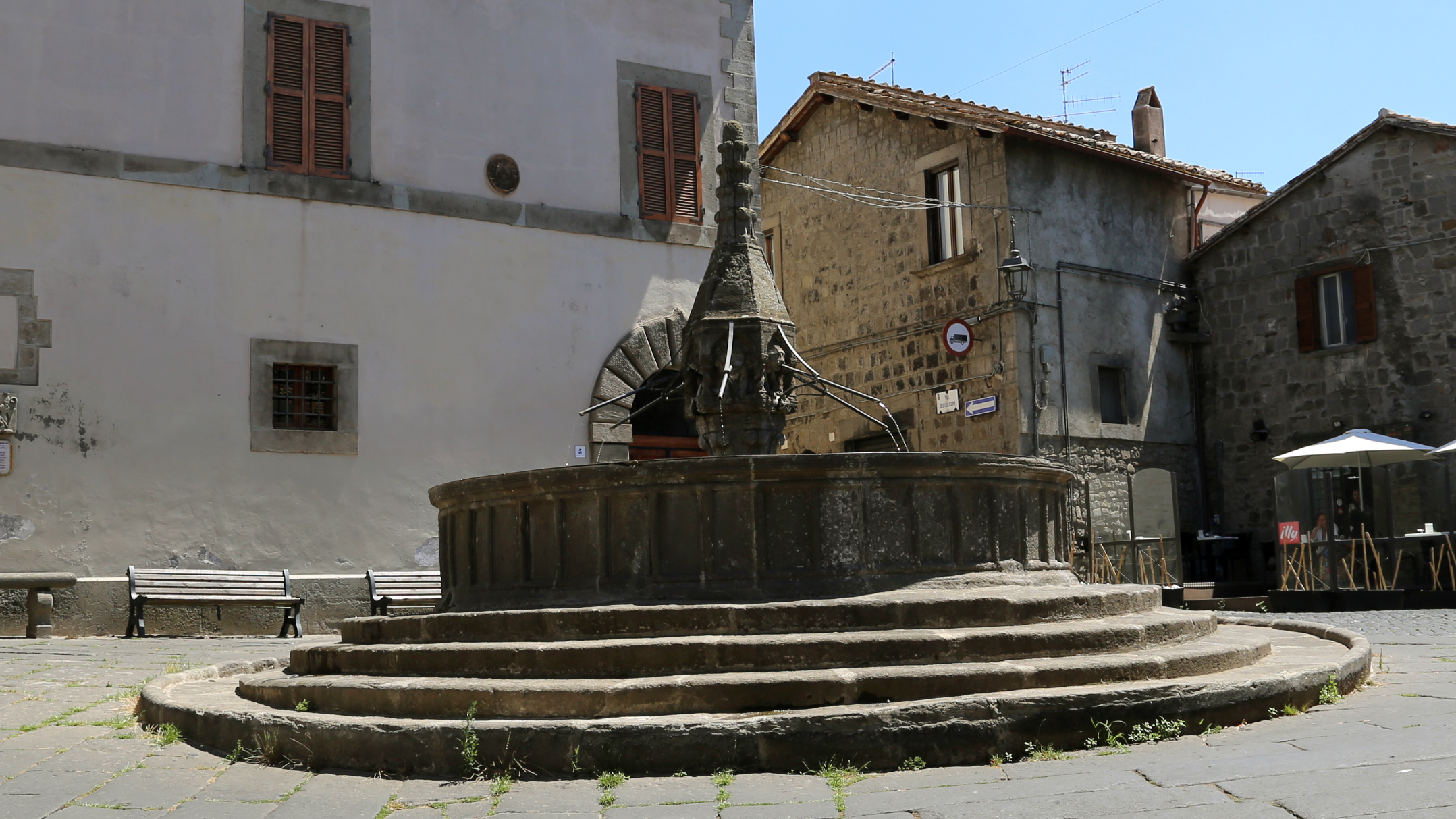 La Fontana di Piano nel quartiere di Pianoscarano a Viterbo, dove si benedicono le botti del Palio