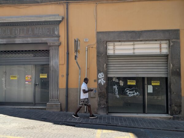 Disoccupazione giovanile e salari bassi: è davvero colpa delle nuove generazioni “sfaticate”?