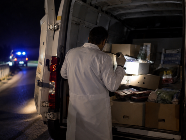 Nepi, sequestrati 800 chili di riso e centinaia di lattine di energy drink su un furgone
