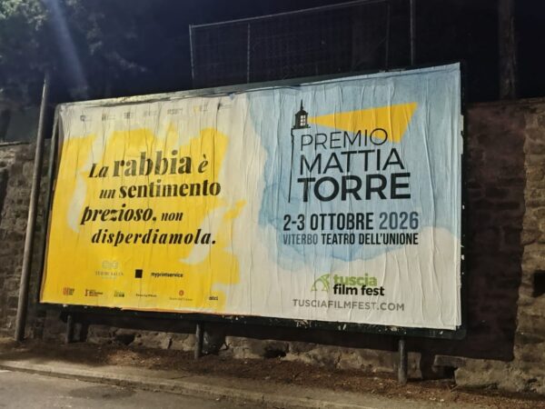 Il paradosso di Mattia Torre a Viterbo: se la «rabbia preziosa» diventa un semaforo verde per i clacson