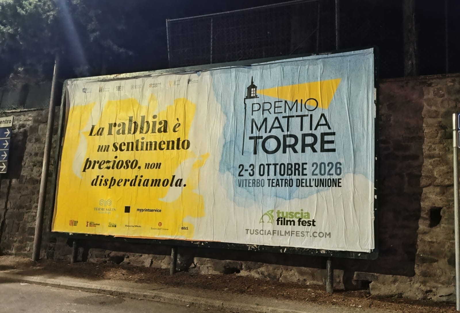 Il manifesto del Premio Mattia Torre, 2-3 ottobre 2026 al Teatro dell’Unione di Viterbo: «La rabbia è un sentimento prezioso, non disperdiamola»