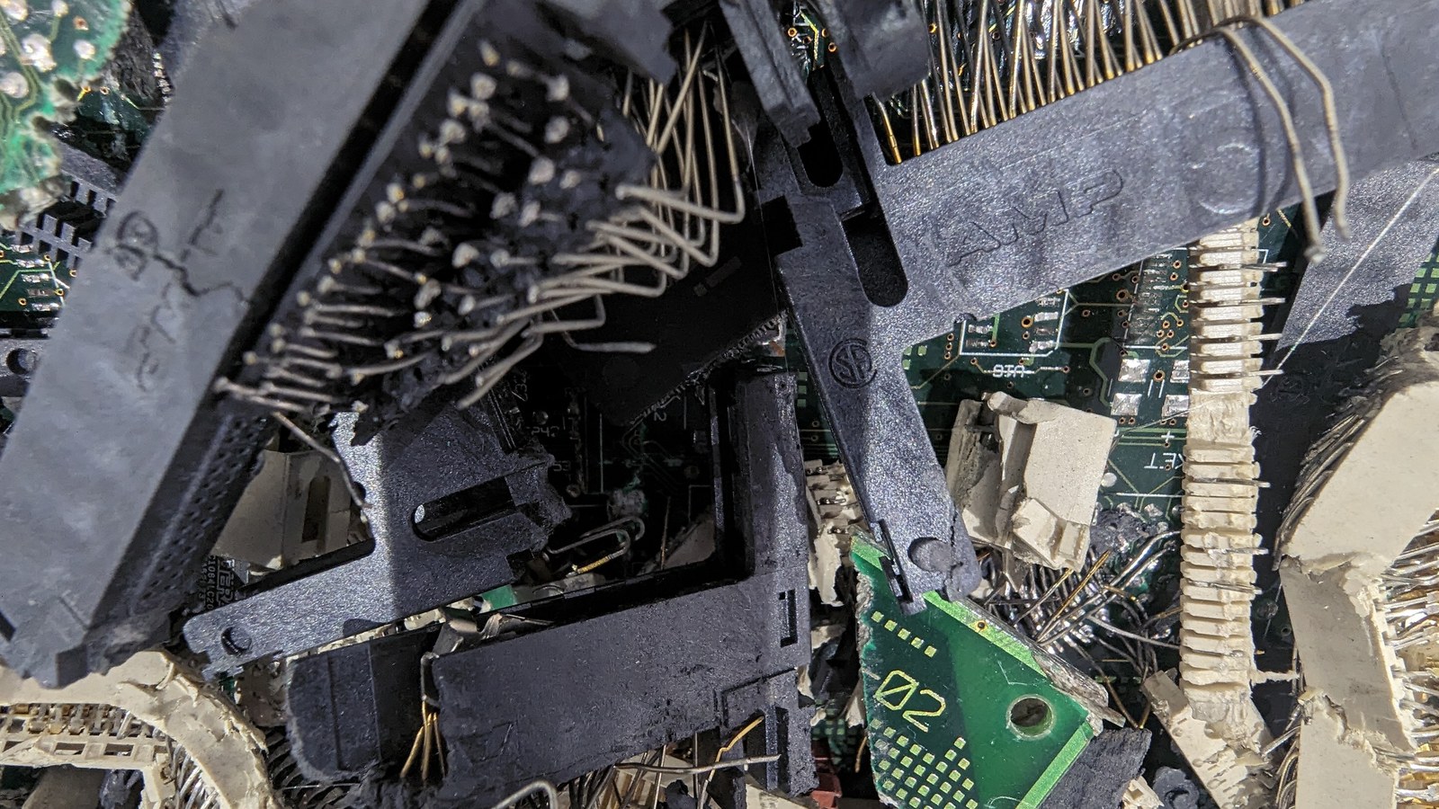 La corsa all’intelligenza artificiale provocherà uno tsunami di rifiuti elettronici