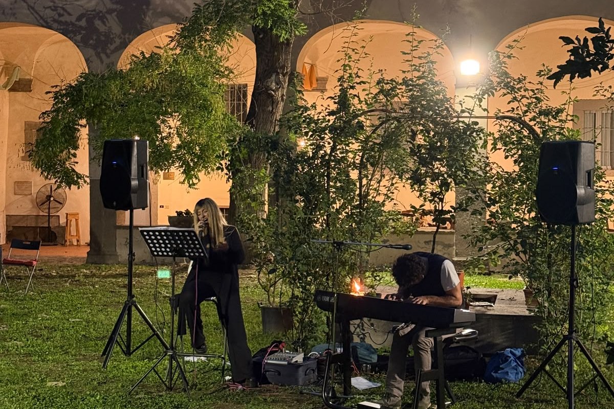 Musica dal vivo nel chiostro dell’ex ECA a Viterbo, alla festa di riapertura dello Spiffero