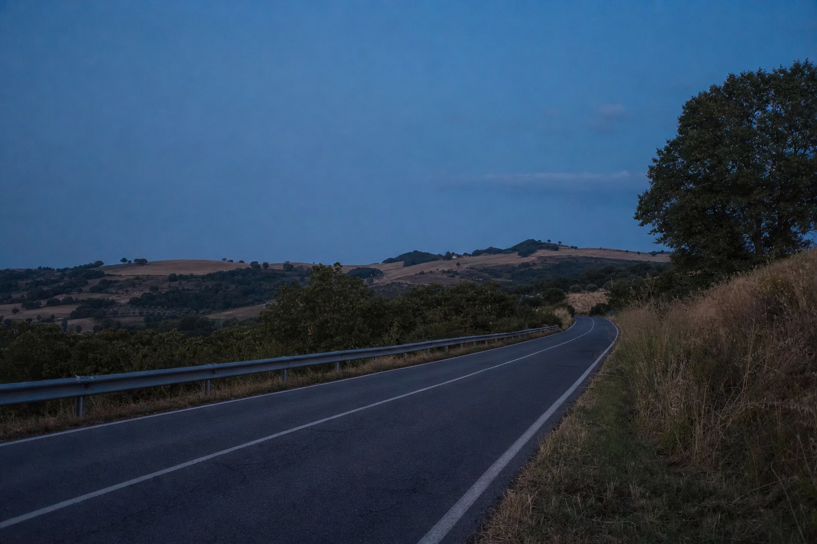 Cassia sud, scontro frontale tra due moto: un morto e un ferito grave