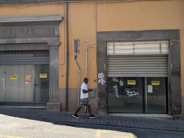 Oltre le mura: il centro storico che si svuota e si ripopola