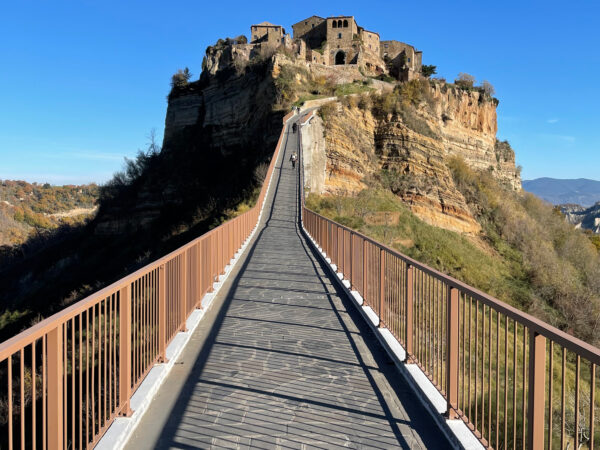 Civita di Bagnoregio e Bolsena in finale per la Capitale dell’arte contemporanea 2028: lunedì il verdetto