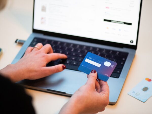 Truffe online a Viterbo: sei persone denunciate dalla polizia in due indagini distinte
