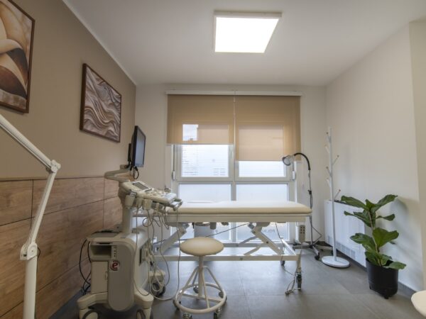Migranti, prima visita medica entro 72 ore: firmato in prefettura il protocollo con la Asl