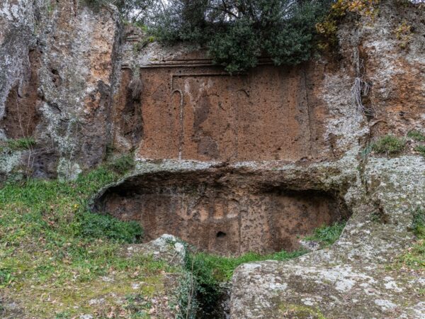 Castel d’Asso, la valle dove gli etruschi scolpivano il nome sulle tombe