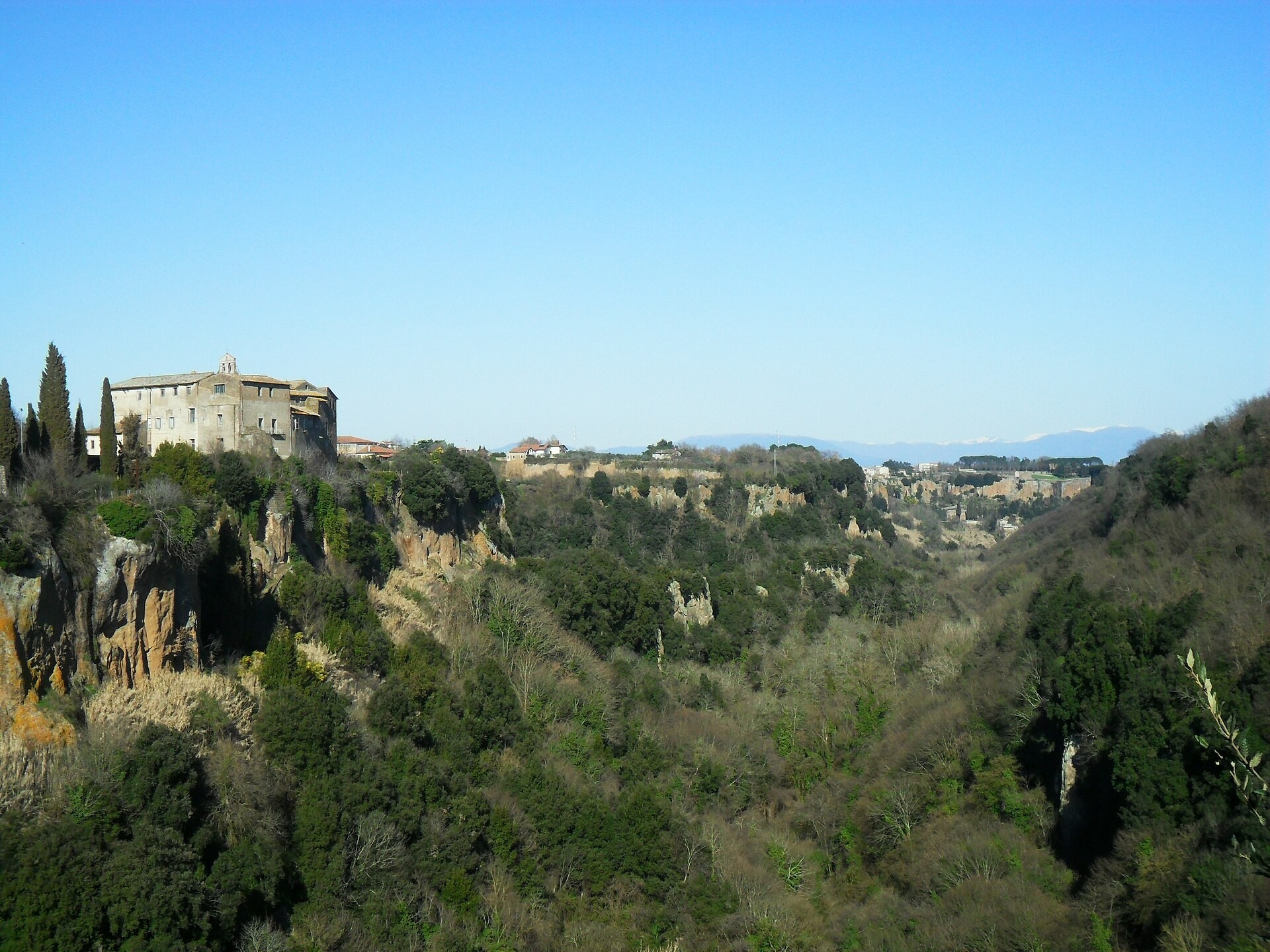 La valle Suppentonia sotto il monastero di San Bernardo, a Nepi