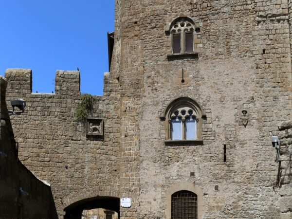 Porta San Pietro, murata durante la peste e riaperta dopo ottantaquattro anni