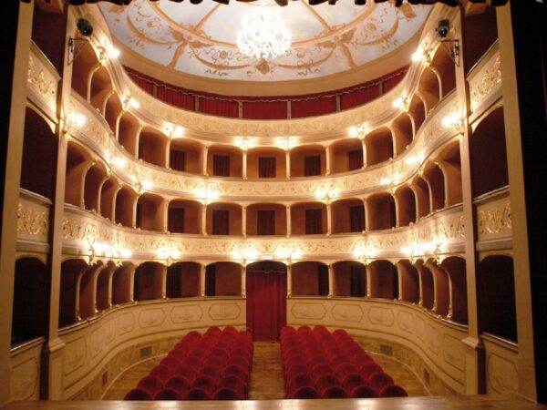 La sala del Teatro Boni di Acquapendente vista dal palco