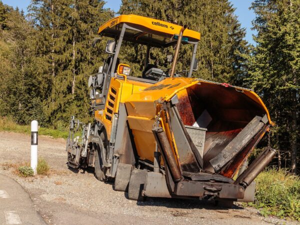 Asfalti, da lunedì 12 ottobre i cantieri in undici strade: divieti di sosta e sensi unici alternati