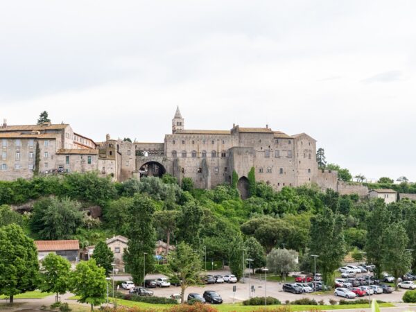 Tassa di soggiorno, a Viterbo 21 mila euro in meno nel primo semestre 2026