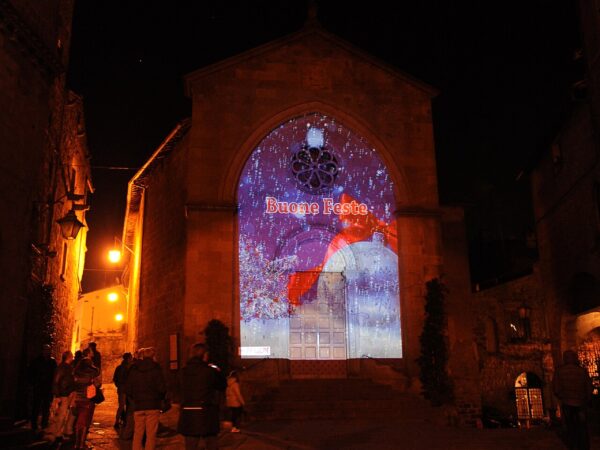Natale a Viterbo, albero e Bosco in piazza del Plebiscito e parate nei fine settimana: il programma della Giunta